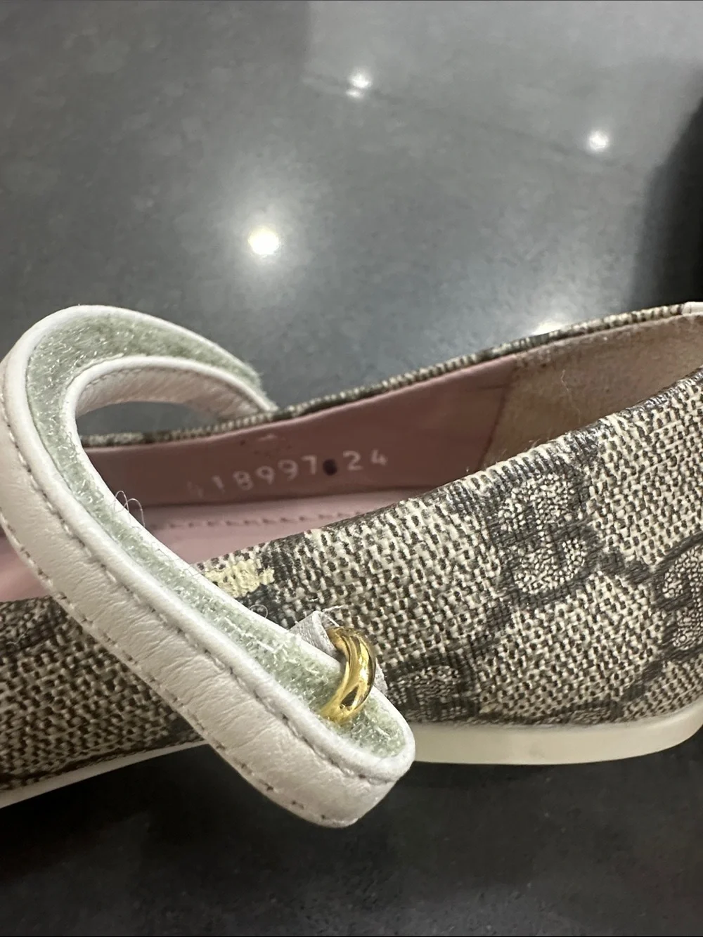 Gucci Girls' Heart Ribbon Mary Jane Ballet Flats - Beige, Green & Red